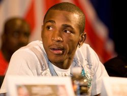 фото - 12 июня Эрисланди Лара отбоксирует с Родригесом