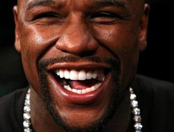 фото - Мэйуэзер как-то уж очень много говорит о Головкине — тренер