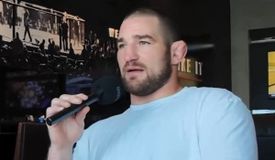 Стриклэнд об отказе от боя с экс-чемпионом: «Он как баба, которую уже все отымели»