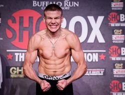 фото - Иван Баранчик победил ранее не знавшего поражений американца Смита