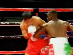 фото - Экс-претендент побывал на грани досрочного поражения, но вырвал победу: видео