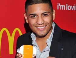 фото - Абнер Марес избил бывшего соперника Ломаченко