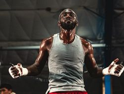 фото - Де Ла Хойя выбрал фаворита супербоя Кроуфорд–Спенс