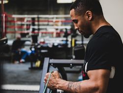 фото - Уорд: Для победы надо мной одной ударной мощи Ковалёву будет маловато