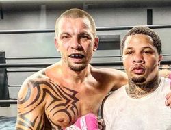 фото - Жервонта Дэвис избивает Ивана Редкача (видео 18+)