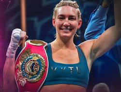 фото - Майер отказалась от пояса WBO ради боя за звание абсолюта