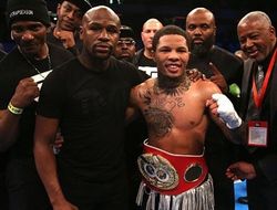 фото - Мэйуэзер — о возможном поединке Дэвиса и Ломаченко