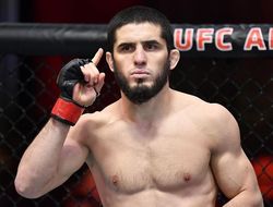 фото - Ислам Махачев не оставил шансов Дэну Хукеру на UFC 267