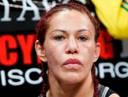 фото - Звезда женских ММА Киборг Жустино ставит на Мэйуэзера и хочет в бокс