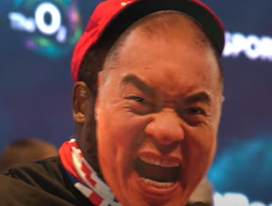 фото - Джойс тяжелее Чисоры, заявившегося в маске Чжана: результаты и видео взвешивания