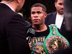 фото - Девину Хэйни вернули чемпионский титул — теперь официально