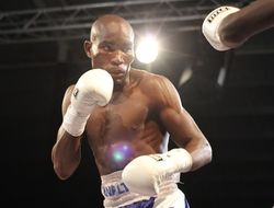 фото - Промоутер Каутондоквы готов заплатить Сондерсу за бой с подопечным