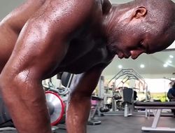 фото - Дюбуа вернётся в «настоящем» бою — новый тренер впечатлён увиденным 