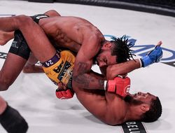 фото - Эй-Джей Макки задушил Колдуэлла, Хендерсон проиграл Джексону на Bellator 253 — видео