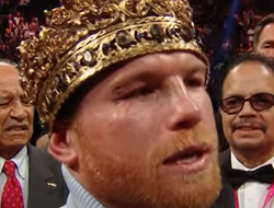 фото - Альваресу нужна операция после победы над Головкиным — не может держать стакан