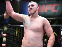 фото - Олейник выбывает из UFC 270. Спивак заменит его в бою с «Принцем войны»