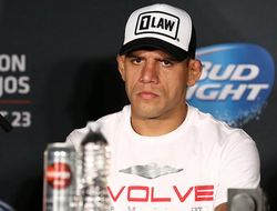 фото - Дос Аньос хочет сделать Макгрегора скромнее