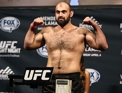 фото - Видео взвешивания UFC Fight Night 102: Шамиль Абдурахимов — Деррик Льюис