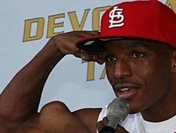 фото - Девон Александер перебоксировал Хесуса Сото Карасса