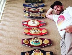 фото - Вести из соцсетей: Фьюри нарастил крылья, «ВДВ!» от Лебедева, танцы Беринчика