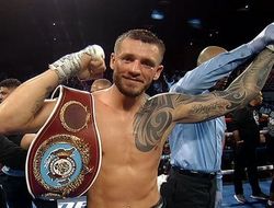 фото - Смит прокомментировал дебютную защиту, упоминал Бетербиева, Бивола и Канело