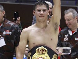 фото - Даниэль Роман нанёс дебютное поражение Ти-Джею Дохейни, отобрал титул