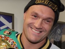 фото - Фьюри предложил Усику соснуть леденца и заявил, что знает его секрет