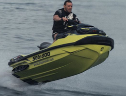 фото - Волков застрял за океаном, Бивол боксирует с мухами, Макгрегор на аквабайке после виски — соцсети 