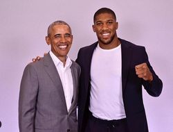 фото - Ломаченко в Таиланде, Джошуа с Обамой, Ковалёв улетел в США — соцсети