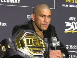 фото - Чемпион-мем Перейра объяснил празднование победы в главном событии UFC 300