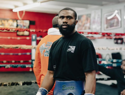 фото - Внезапно? Эннис подал иск на промоутера, требует 1 млн USD компенсации