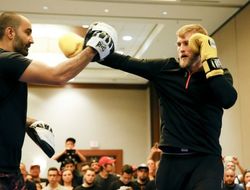 фото - Видео: лучшие моменты открытой тренировки участников UFC 192