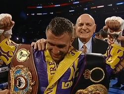 фото - Ломаченко упомянул Гарсию и извинился за «плохой английский»: слова после Кроллы