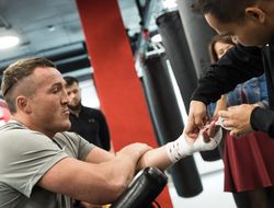 фото - «Буду рад сразиться с Усиком»: фото и цитаты с открытой тренировки Дениса Лебедева