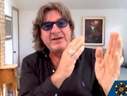 фото - Усик откажется от пояса WBO, чтобы избежать боя с Уордли. Объясняет эксперт