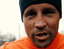 фото - Бриедис прокатился на Porsche и пробежал 22 км в Новом году: видео