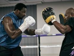 фото - Коуч Уайта превозносит его джеб, уверен в победе над Фьюри