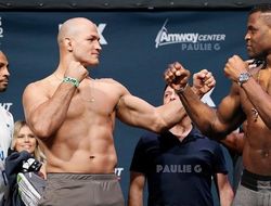 фото - Бой Фрэнсиса Энганну и Джуниора дос Сантоса возглавит турнир UFC в Миннеаполисе