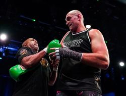 фото - Фьюри готовится к Усику без своего тренера. Промоутер не считает это проблемой