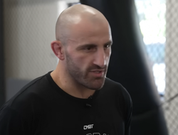 фото - Волкановски раскрыл план на бой с Махачевым. Звучит отчаянно, но логично