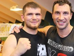 фото - Дерек Чисора подерётся с Арнольдом Джерджяем