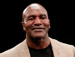 фото - Василий Ломаченко лучший в pound-for-pound? — комментарий Эвандера Холифилда