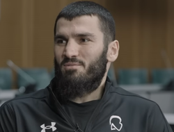 фото - Бой Бетербиев-Смит перенесён. Чемпиона прооперировали