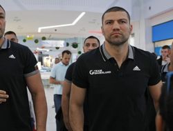 фото - Пулев удосрочил Мероро, Батыргазиев расправился с Зинганге, яркий дебют сына Фернандо Варгаса 