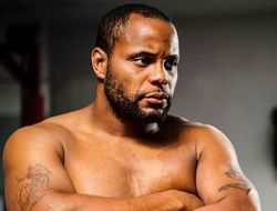 фото - Кормье травмирован, реванш с Джонсоном на UFC 206 сорван