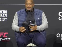 фото - Кормье о шансах Анкалаева против Перейры: «Это было бы не самое умное решение»