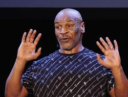 фото - Пакьяо может побить Спенса — Майк Тайсон назвал главный козырь Мэнни