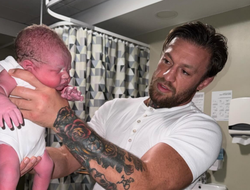 фото - Кадр дня: Макгрегор в четвёртый раз стал отцом