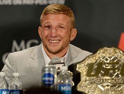 фото - Ти-Джей Диллэшоу настойчиво вызывает Деметриуса Джонсона в клетку