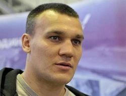 фото - Максим Власов подерётся с Валерой